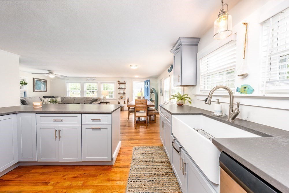 10 Standish Way