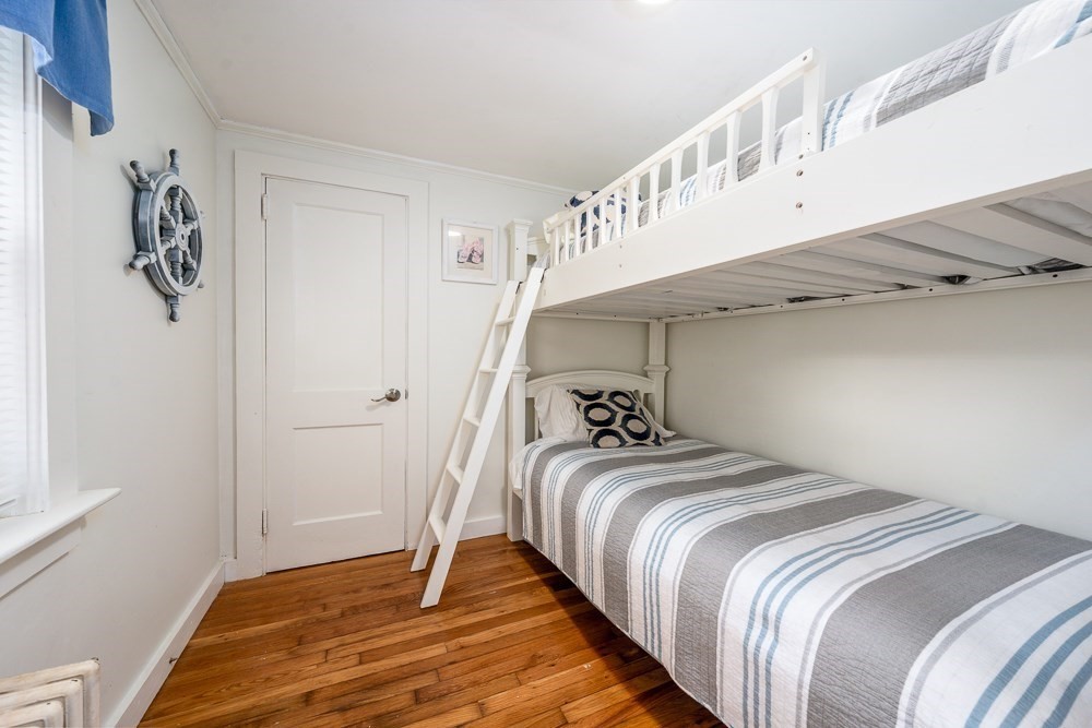 10 Standish Way