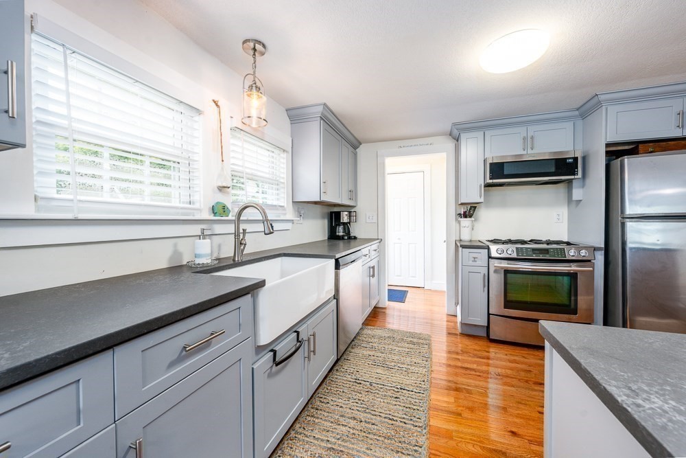 10 Standish Way