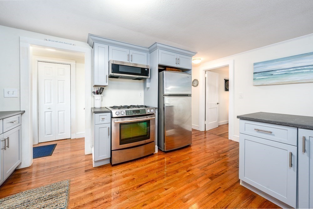 10 Standish Way