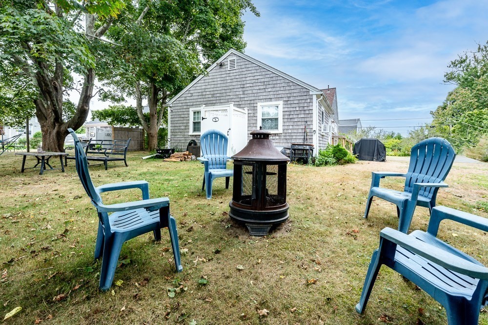 10 Standish Way