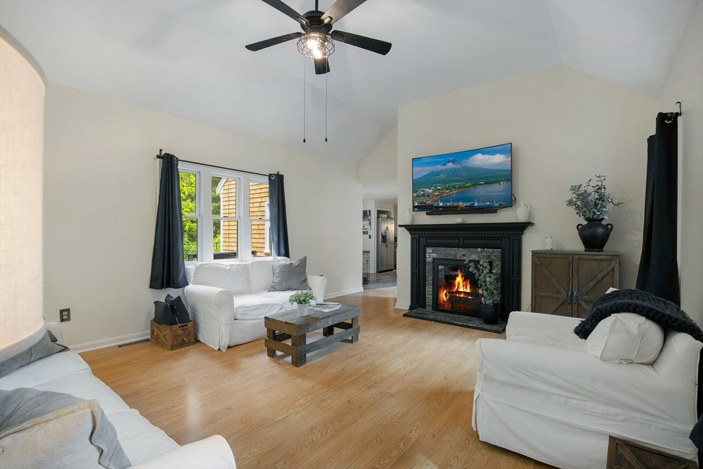 50 Currycomb Cir