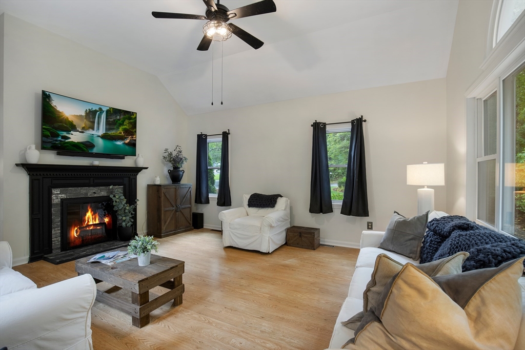50 Currycomb Cir