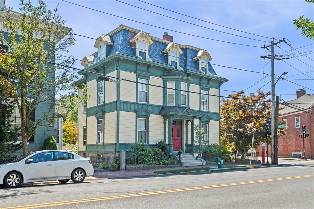 389 Essex St # 3
