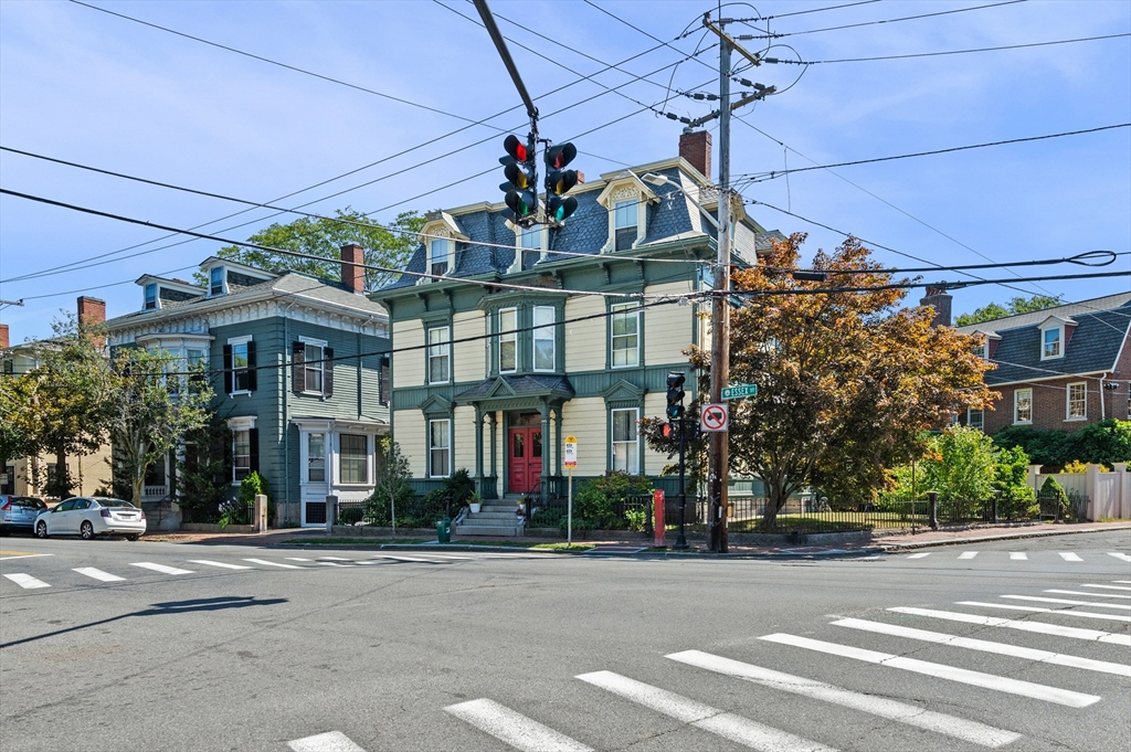389 Essex St # 3