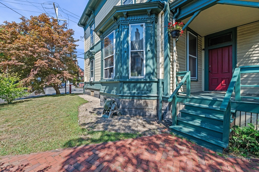 389 Essex St # 3