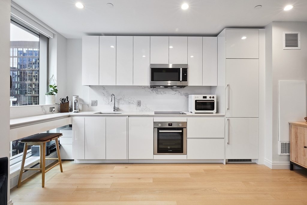 133 Seaport Blvd # 1621