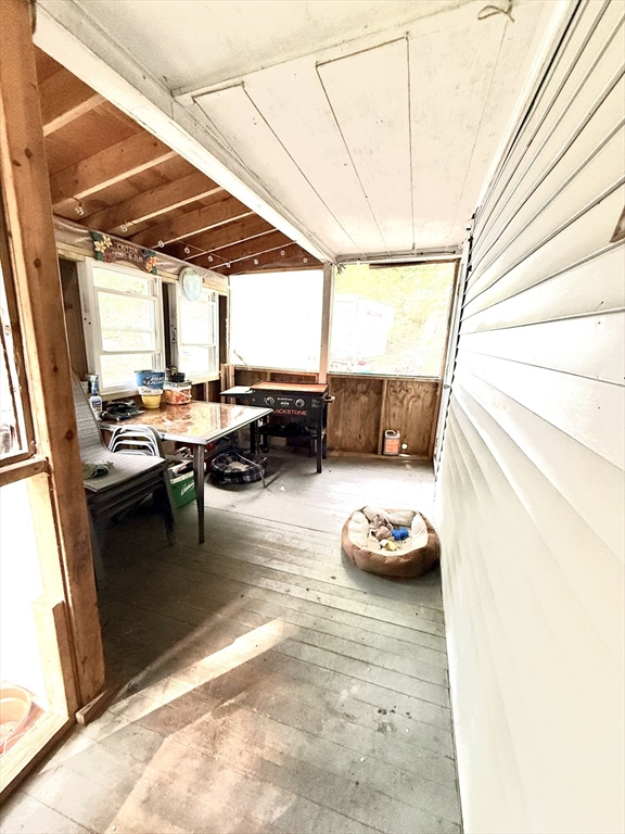 76 Lens St