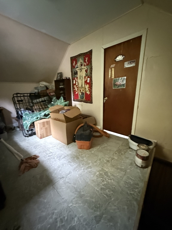 76 Lens St