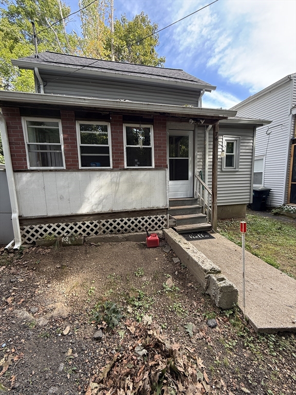 76 Lens St
