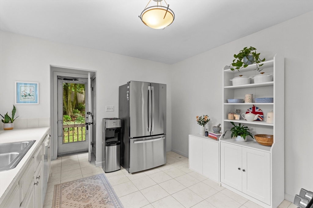 129 Waverley Ave # 129