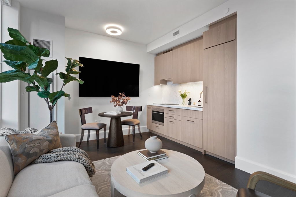 430 Stuart Street Unit: U25D