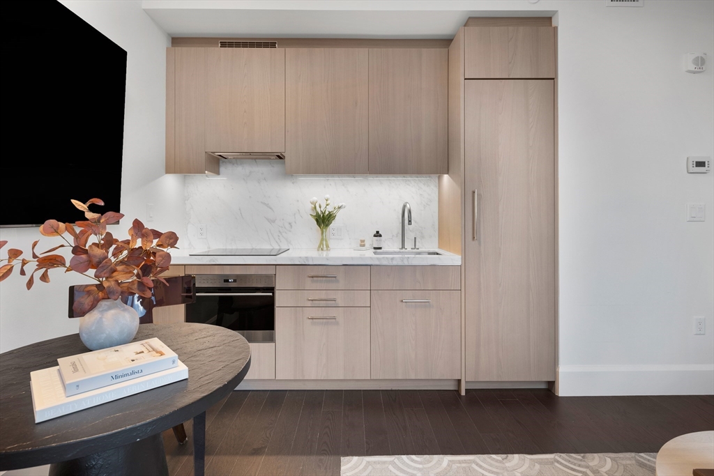 430 Stuart Street Unit: U25D