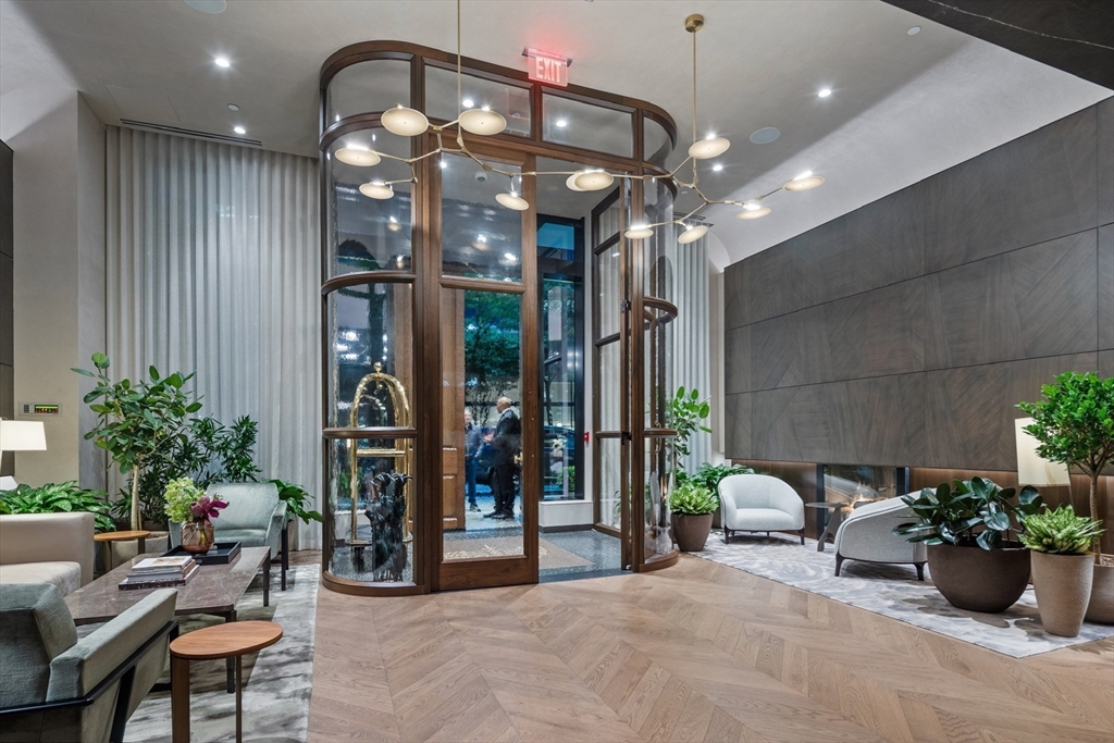 430 Stuart Street Unit: U25D