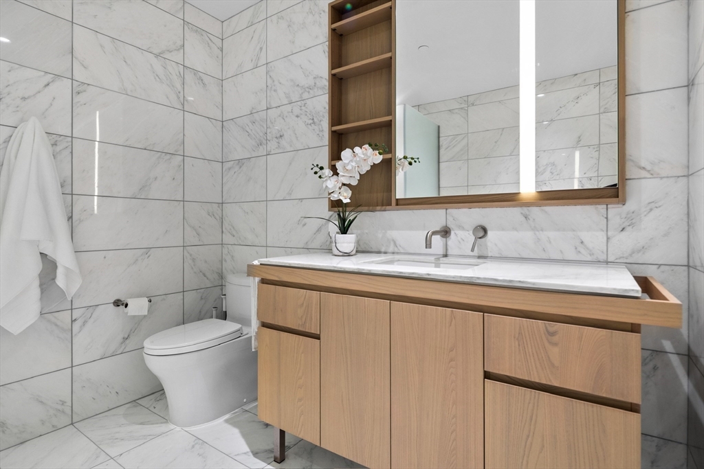 430 Stuart Street Unit: U25D