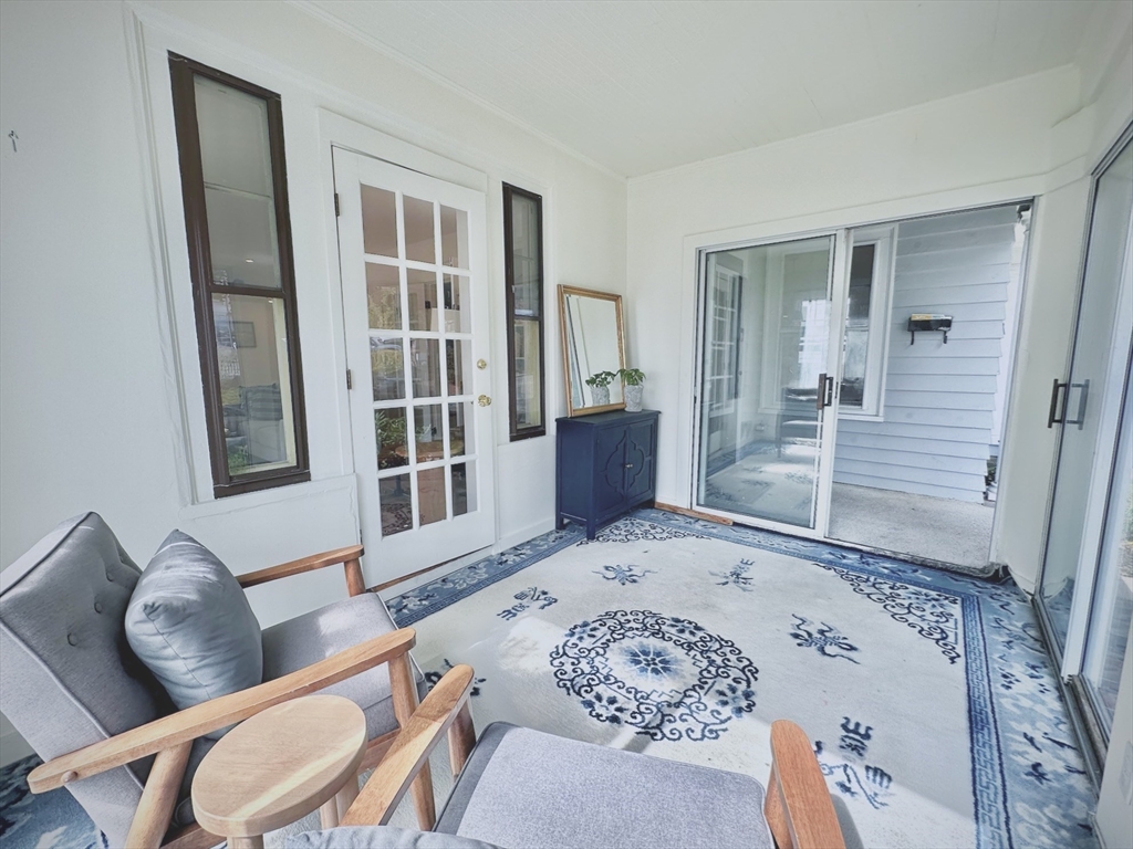 24 York St