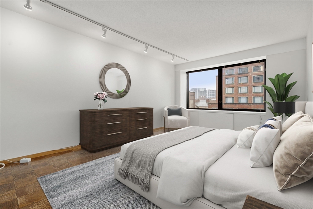 65 East India Row # 10G