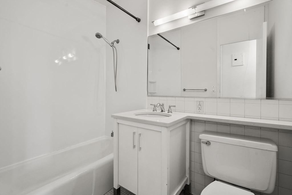65 East India Row # 10G