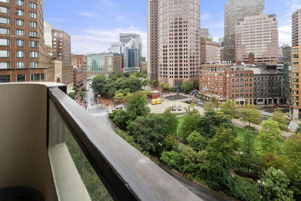 65 East India Row # 10G