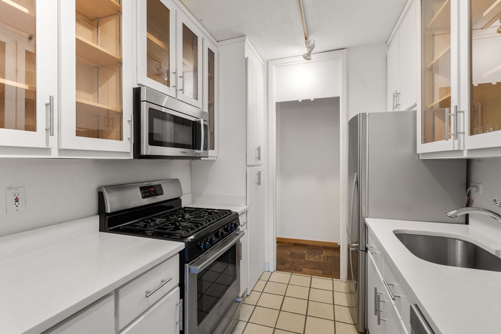65 East India Row # 10G