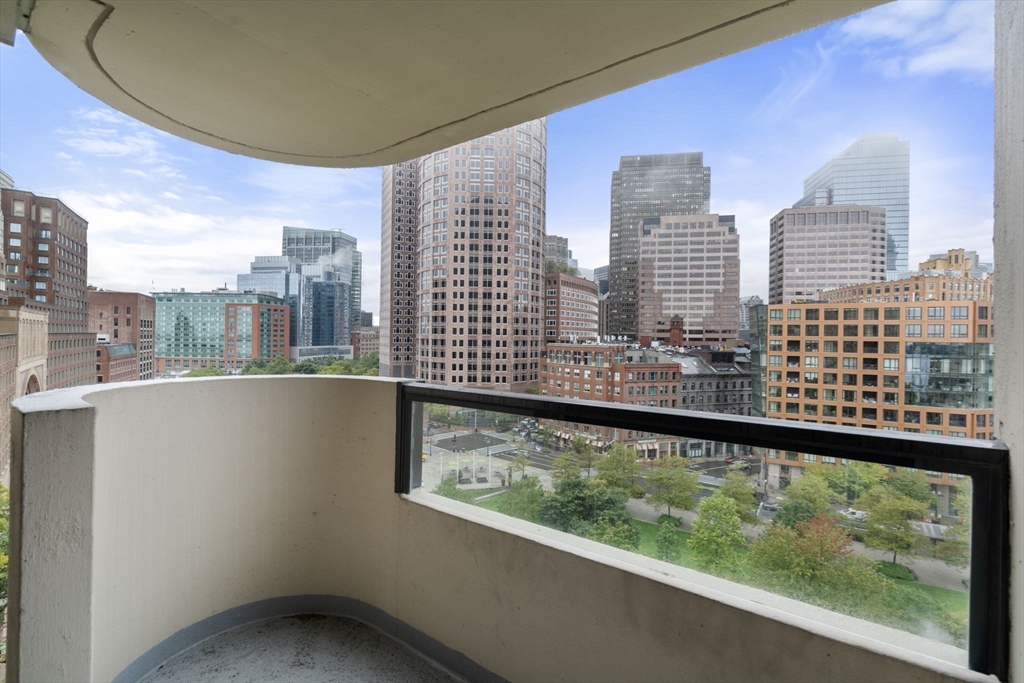 65 East India Row # 10G