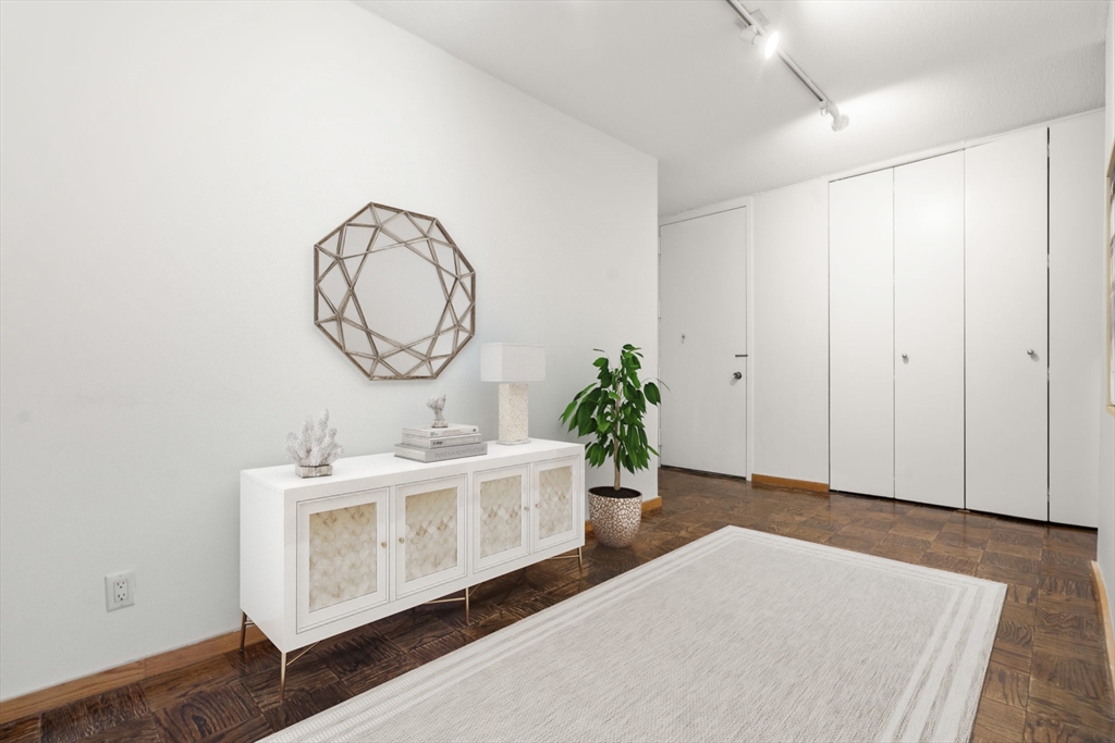 65 East India Row # 10G