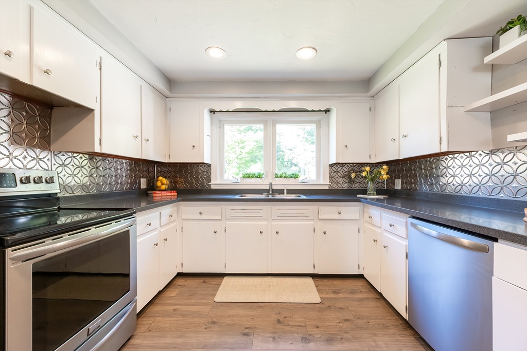 16 Raymond Hall Dr