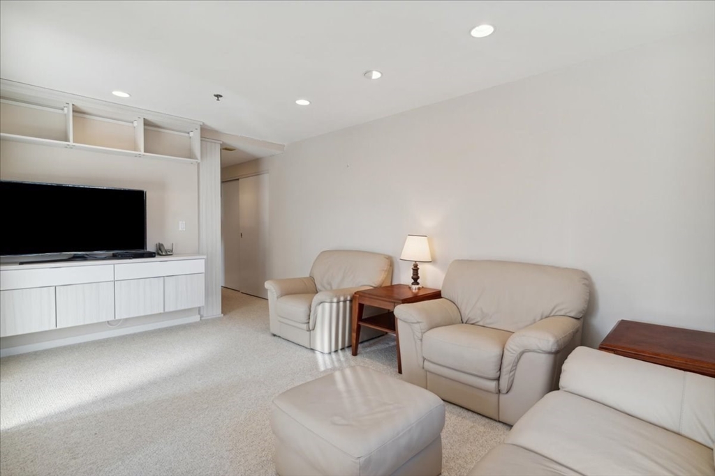 950 Massachusetts Ave # 417 Unit: #417