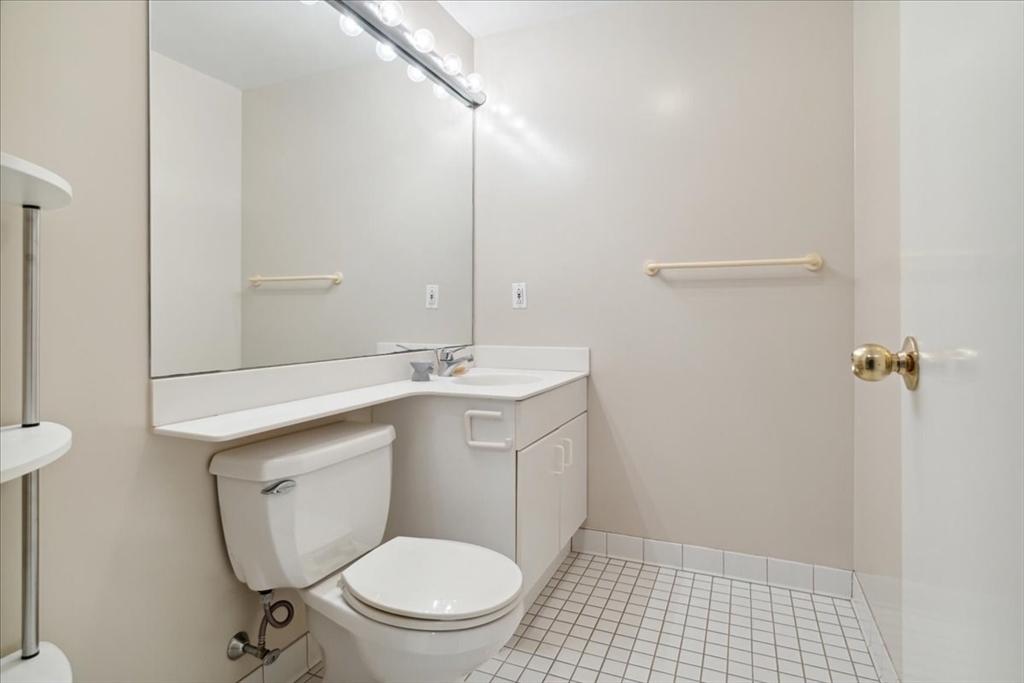 950 Massachusetts Ave # 417 Unit: #417