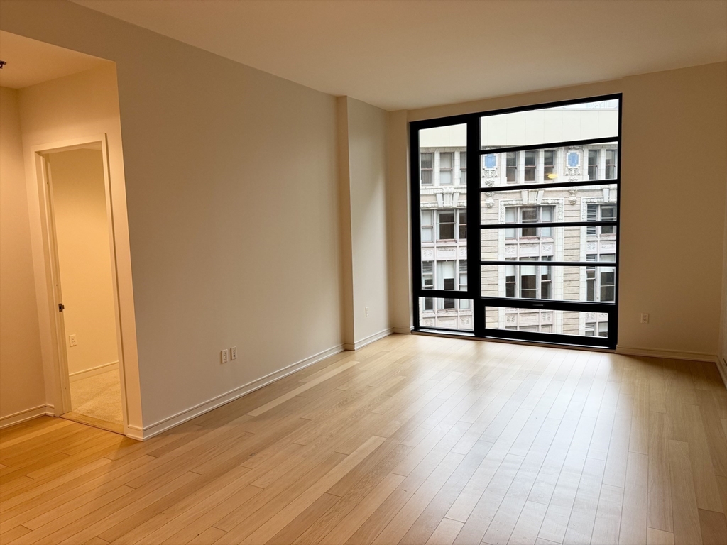 580 Washington St # 801