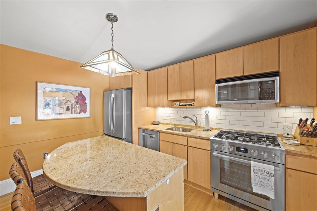 95 Monroe Rd # 2L