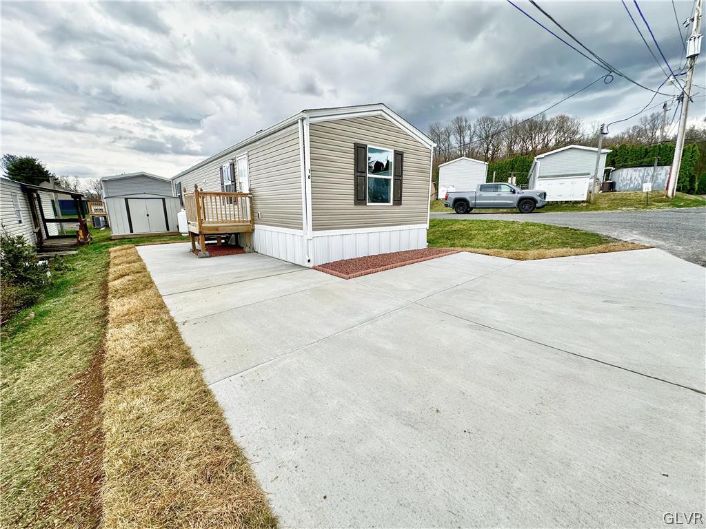 16 Woodland Lane