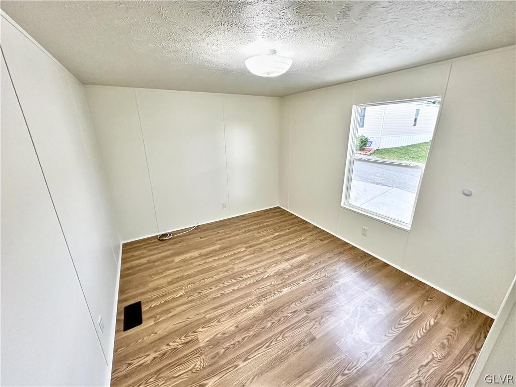16 Woodland Lane