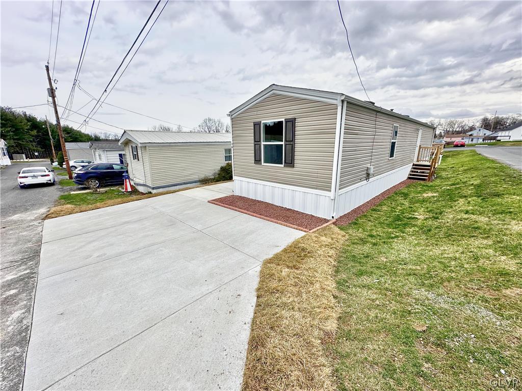 16 Woodland Lane