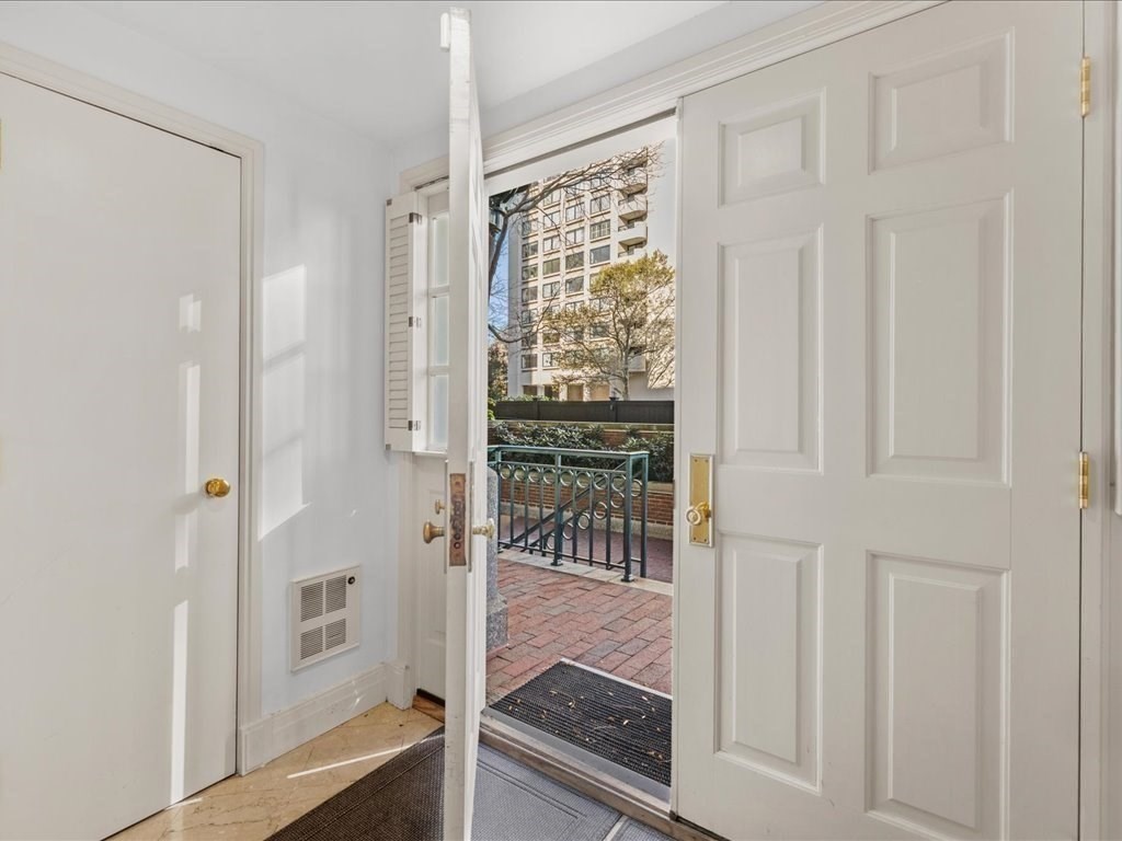20 Rowes Wharf # 2 Unit: Townhouse 2