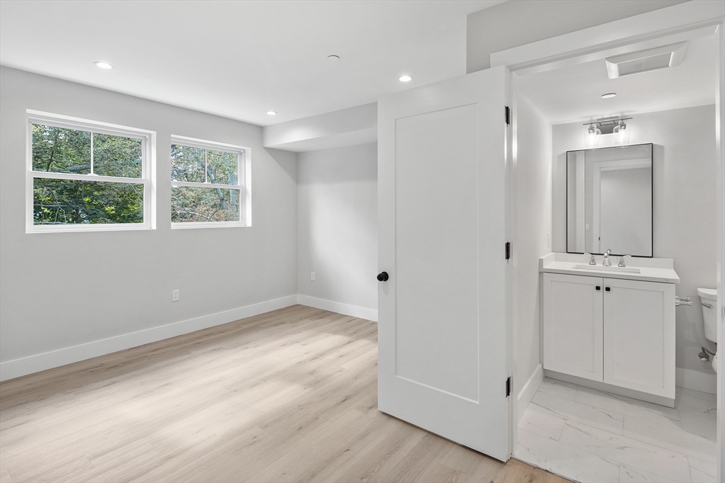 186 Bedford St # 209