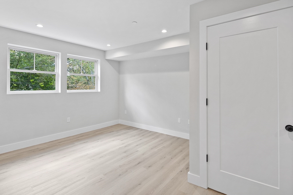 186 Bedford St # 209