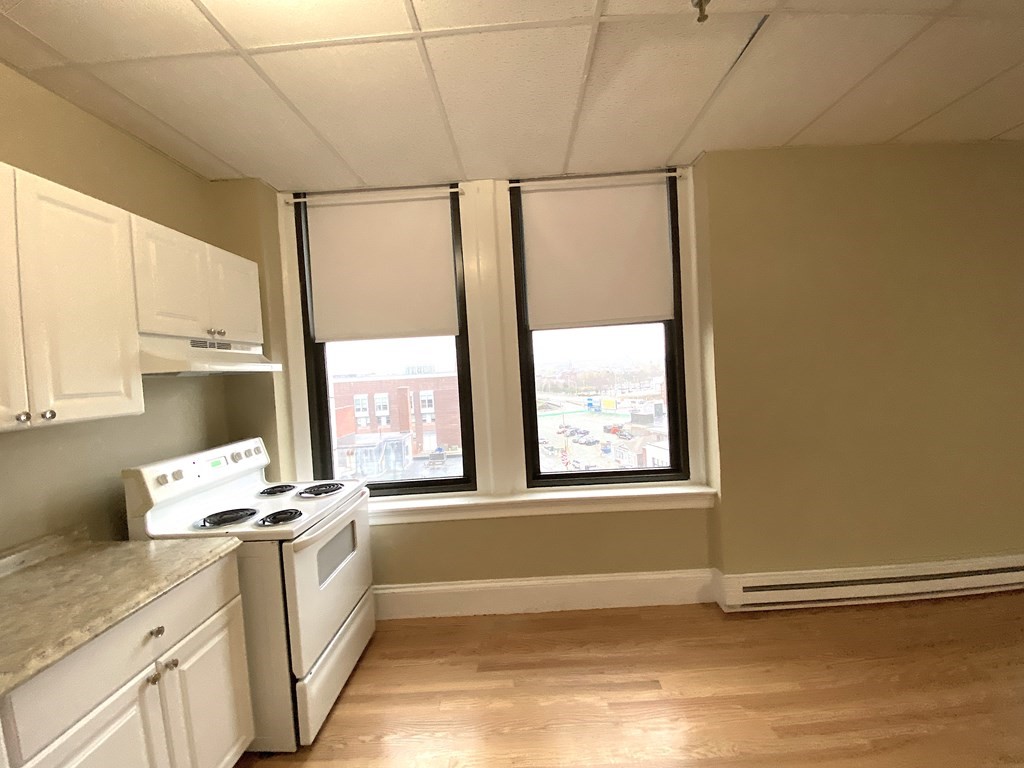 11 Lawrence St Unit: 606