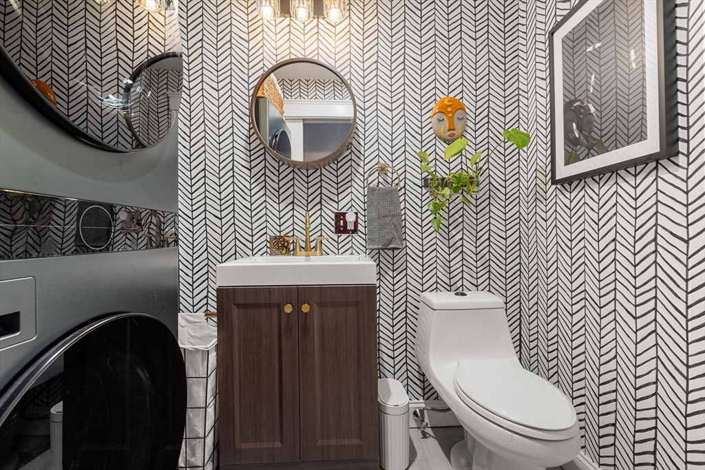 24 Thelma Unit: Penthouse