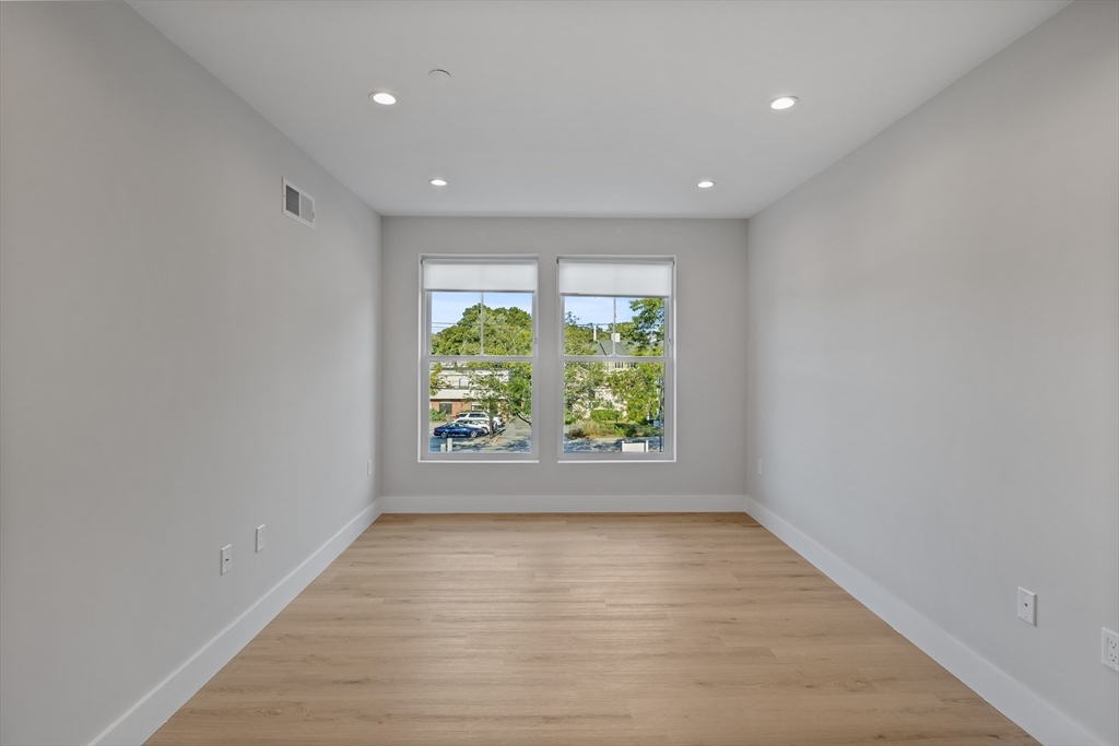 186 Bedford St # 204