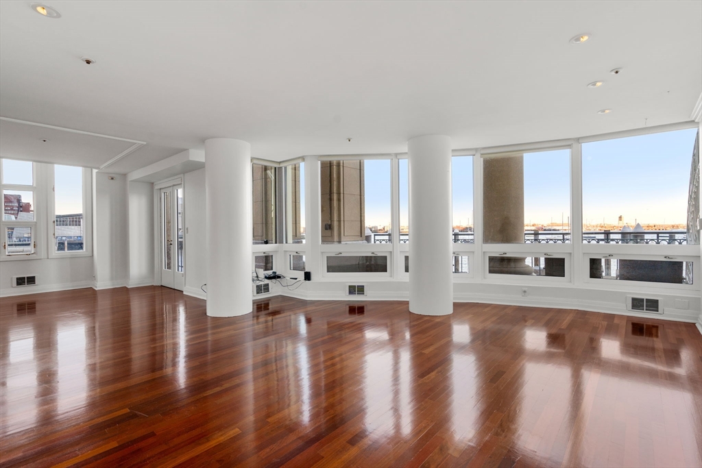 20 Rowes Wharf Unit: TH7