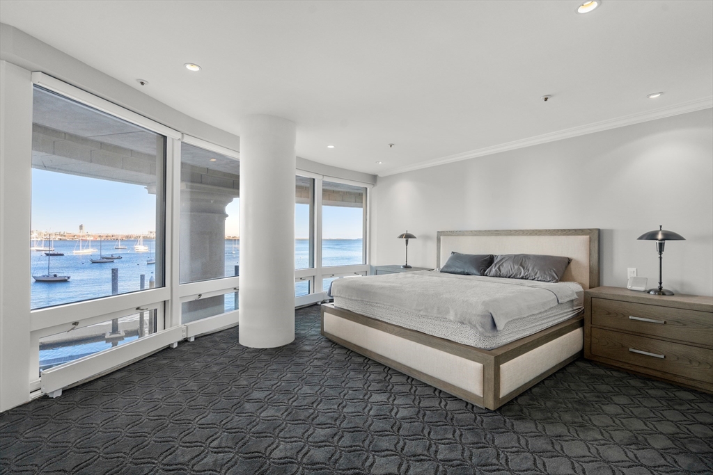 20 Rowes Wharf Unit: TH7