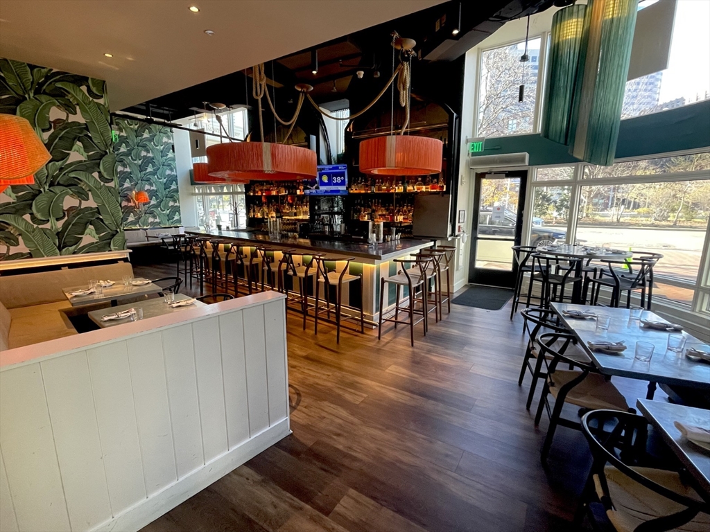 20 Rowes Wharf Unit: TH7