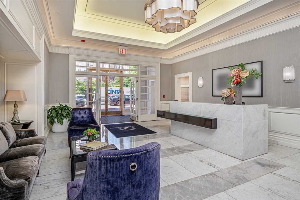 20 Rowes Wharf Unit: TH7