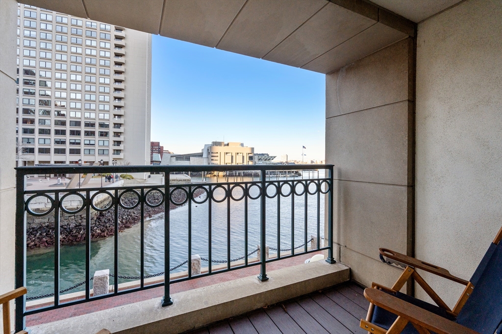 20 Rowes Wharf Unit: TH7