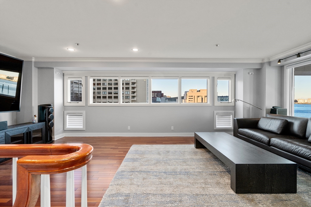 20 Rowes Wharf Unit: TH7