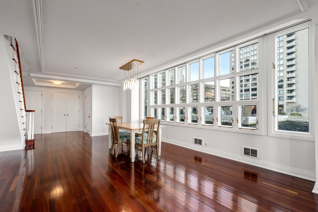20 Rowes Wharf Unit: TH7