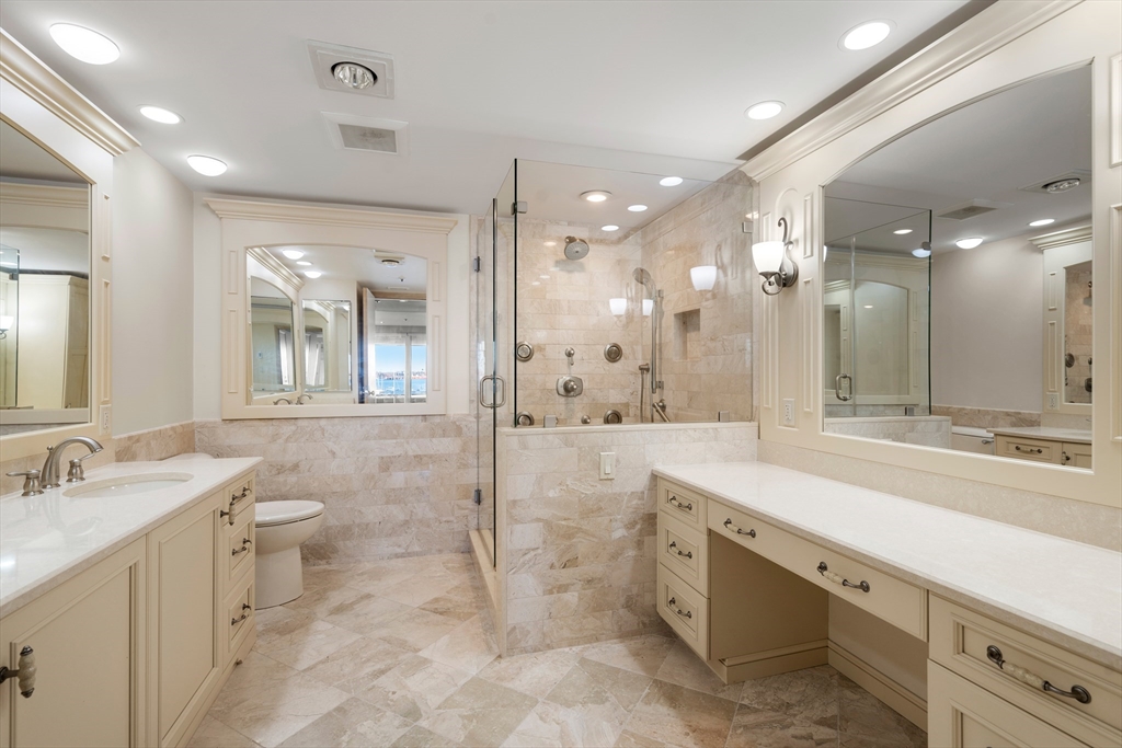 20 Rowes Wharf Unit: TH7