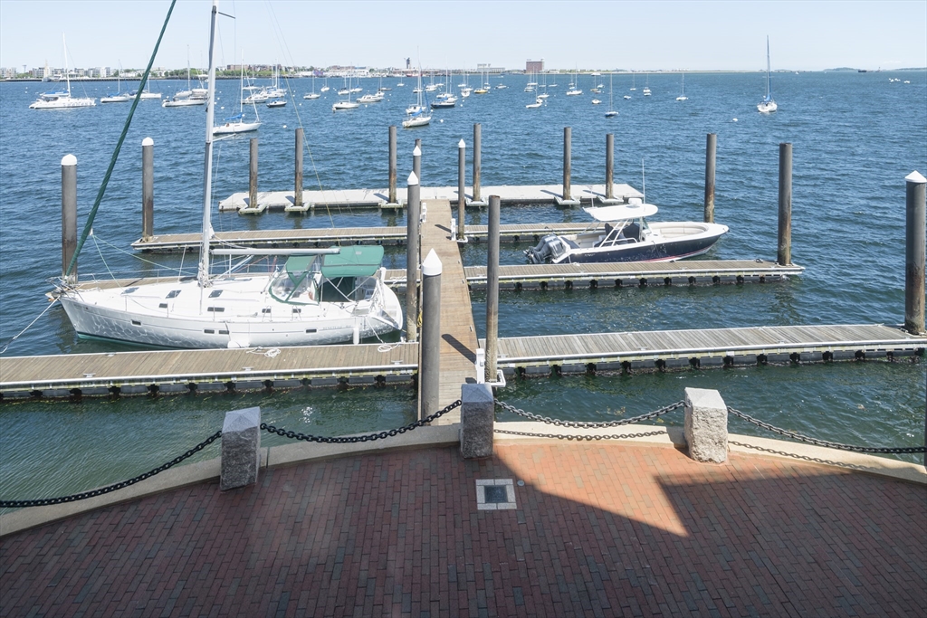 20 Rowes Wharf Unit: TH7