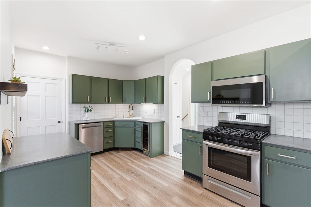 83 Greenwood St
